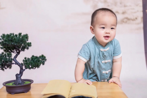 潮州宝宝爱吐奶是什么原因